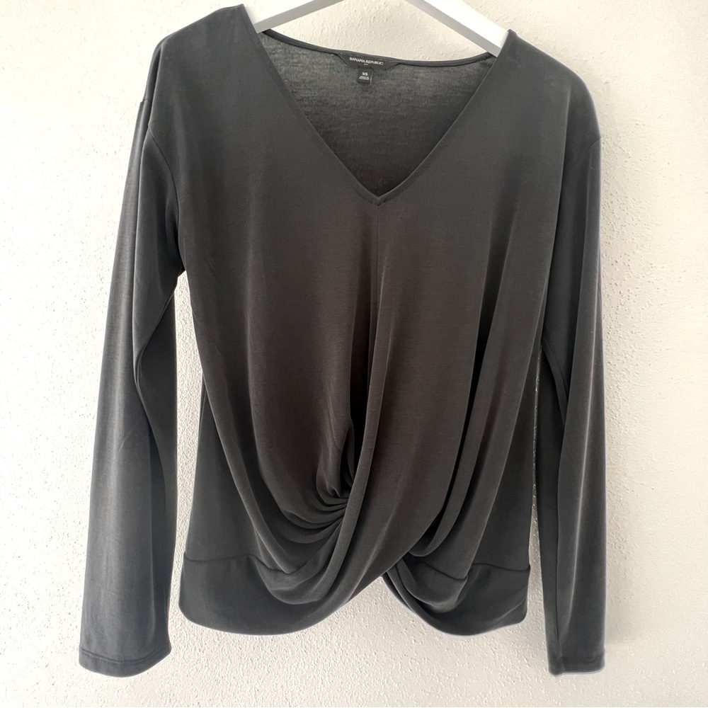NWOT BANANA REPUBLIC Long-Sleeve Twist Front Top, Graphite, Size XS